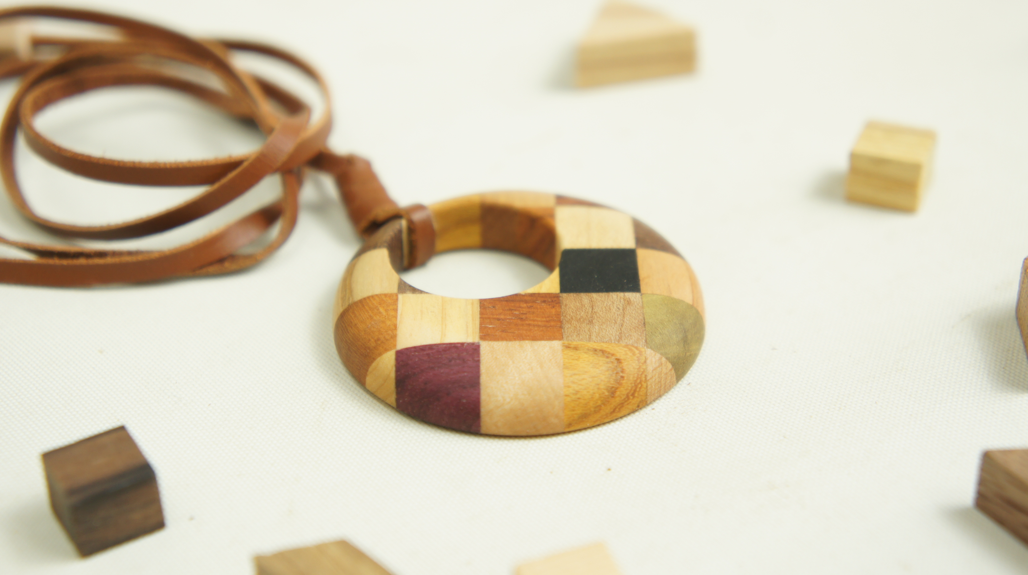 寄木のラウンドペンダント